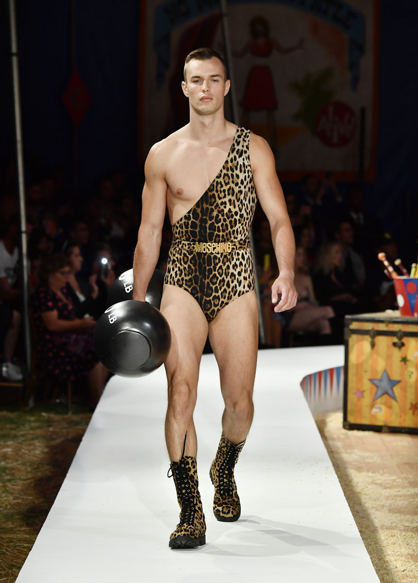 Moschino Spring/Summer 19 Menswear And Women's Resort Collection - Runway